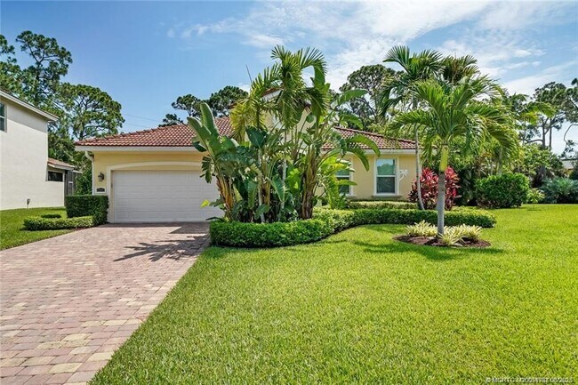 Building Photo - 521 NE Abaca Way