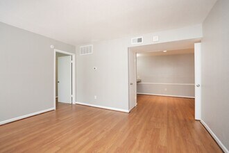 Building Photo - 2100 Wilcrest Dr