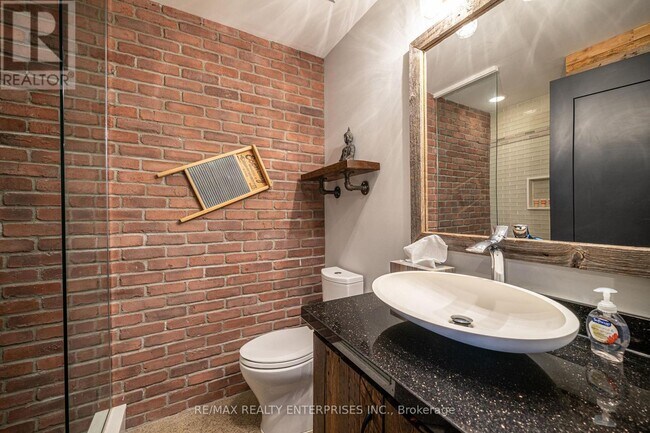 Photo du bâtiment - 700 King St W