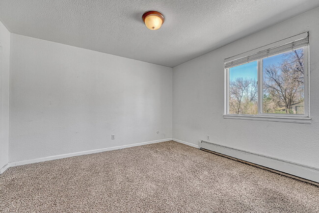 Building Photo - $1,475.95, $300.00 off the first month's rent, 3 Beds - 1 Bath, Condo in Arvada with Washer and D...