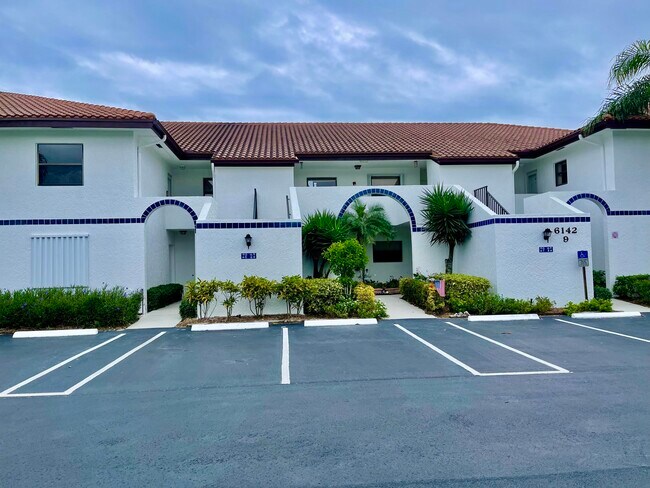 Foto del edificio - 6142 SE Landing Way