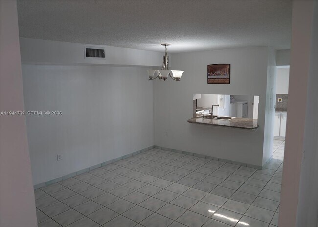 Foto del edificio - 8093 NW 99th St