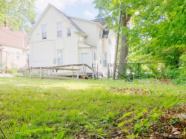 Building Photo - 651 Magnolia Ave E