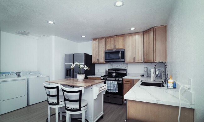 Foto del edificio - 730 Sunset Pkwy