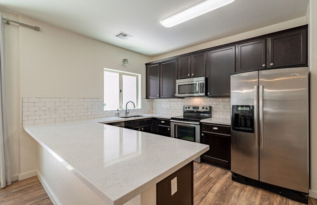 Foto del edificio - 1061 S Hawk Ln