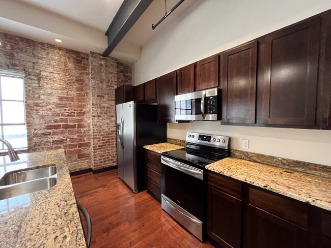 Building Photo - 107 N Detroit Ave