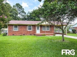 Building Photo - 910 Holloman St