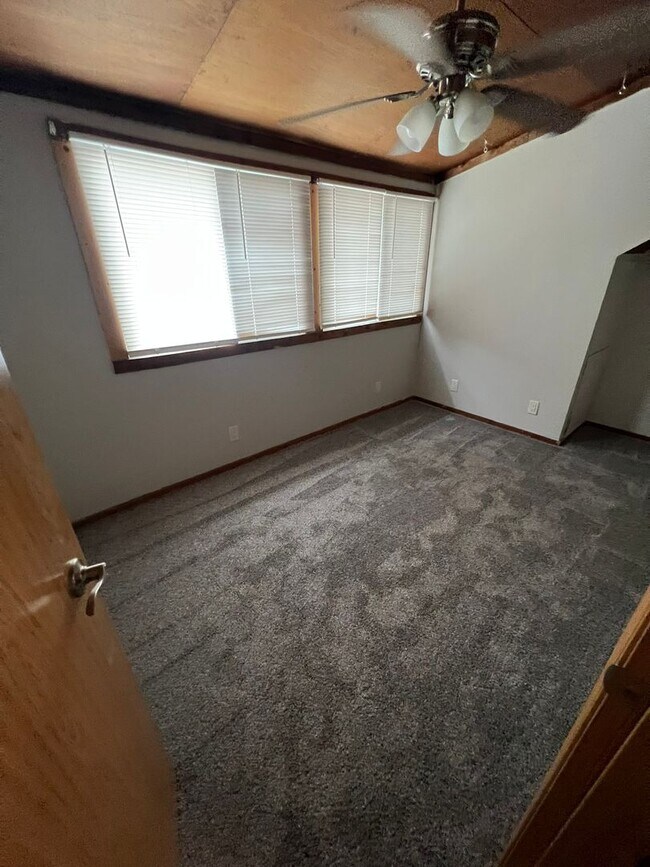 Foto del edificio - Large 5 bedroom house close to campus for ...