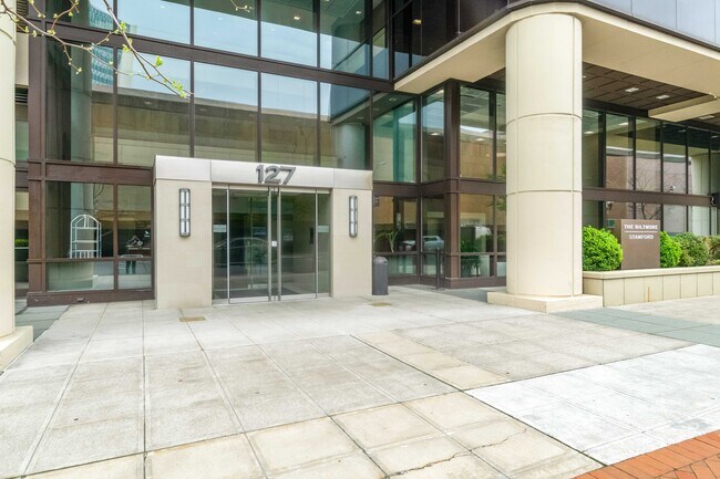 Building Photo - 127 Greyrock Pl