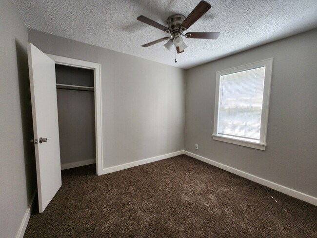 Building Photo - 1708 Green Meadow Dr