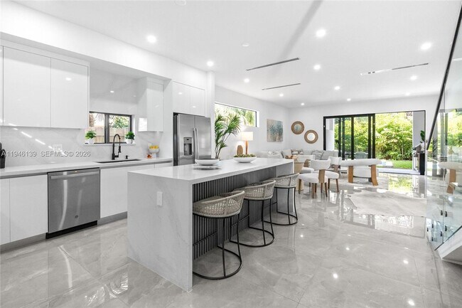 Foto del edificio - 325 SW 16th St