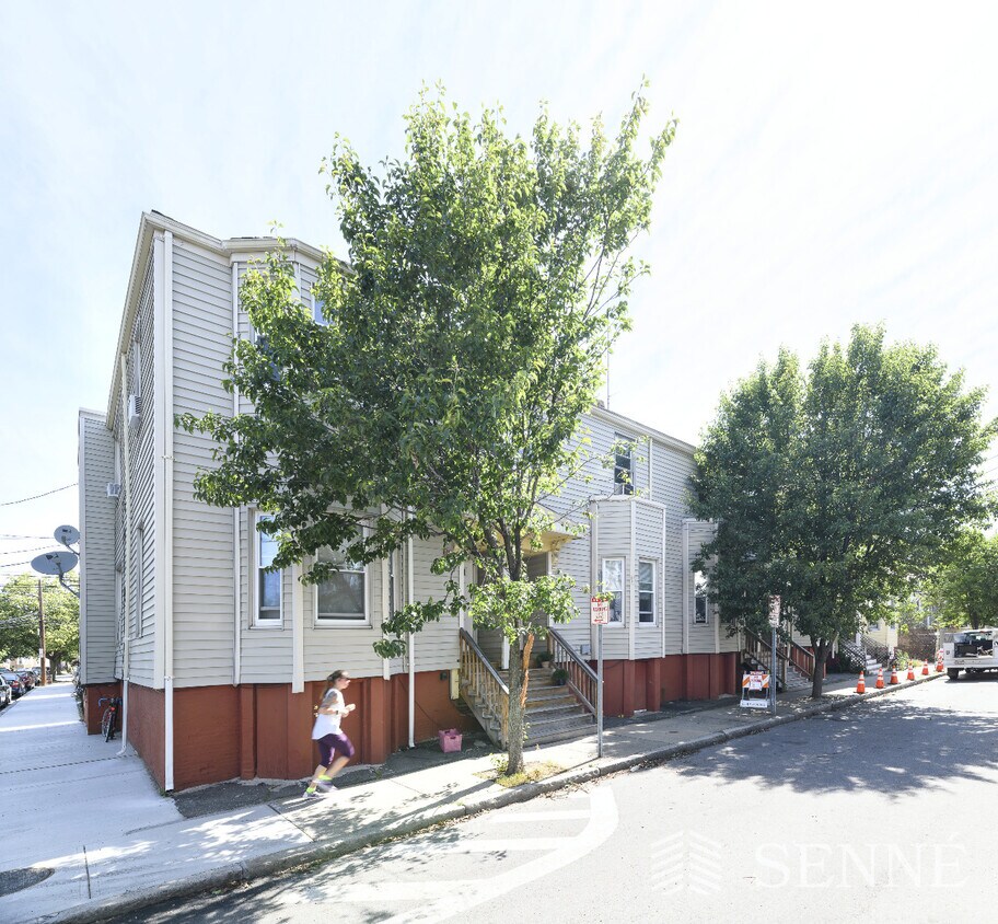 Primary Photo - 13 Houghton St
