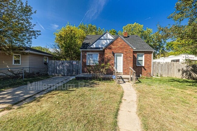 Building Photo - 697 Lounsbury Ave