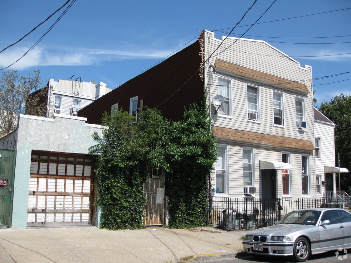 Building Photo - 307 Devoe St