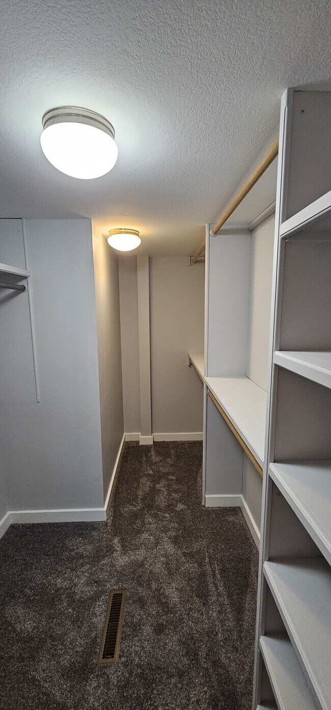 Foto del edificio - 884 E Greenway Ct