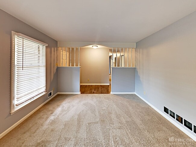 Building Photo - 490 Rocky Creek Dr