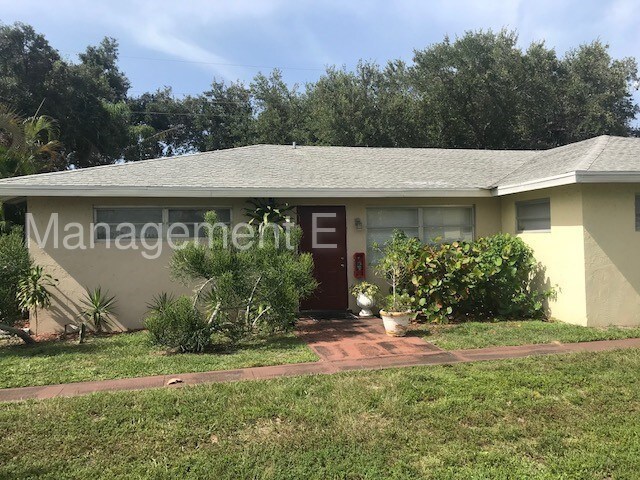 Cozy 2 Bedroom Courtyard Apartment For Rent In North Home Florida North Palm Beach Cozy 2 Bedroom Courtyard Apartment Primary Photo