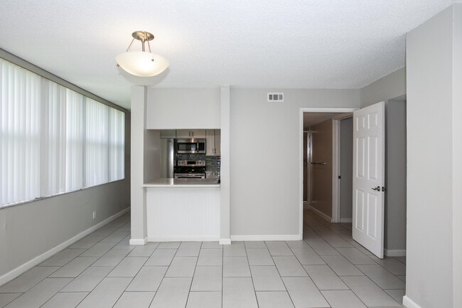 Foto del edificio - 9441 Live Oak Pl