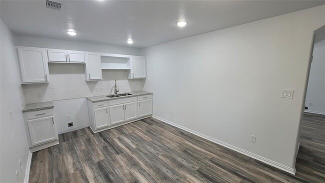 Building Photo - 2603 Oakcliff St