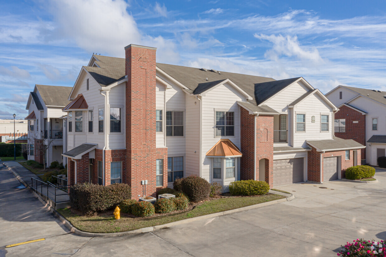 Primary Photo - Zachary Parkside Apartment Homes