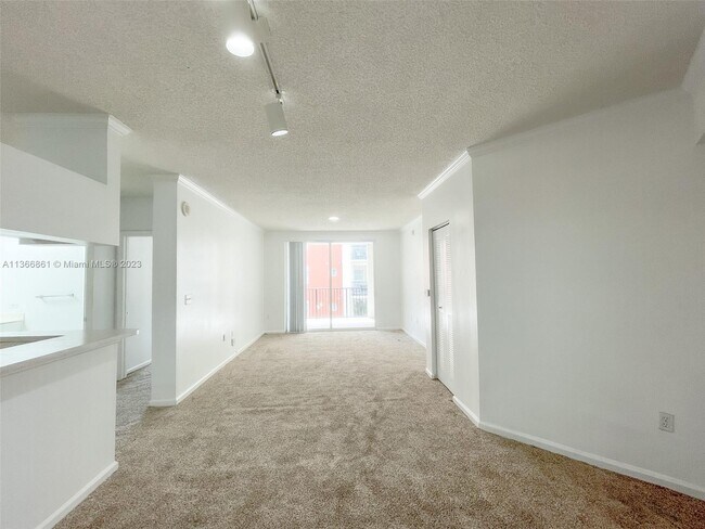 Building Photo - 17150 N Bay Rd