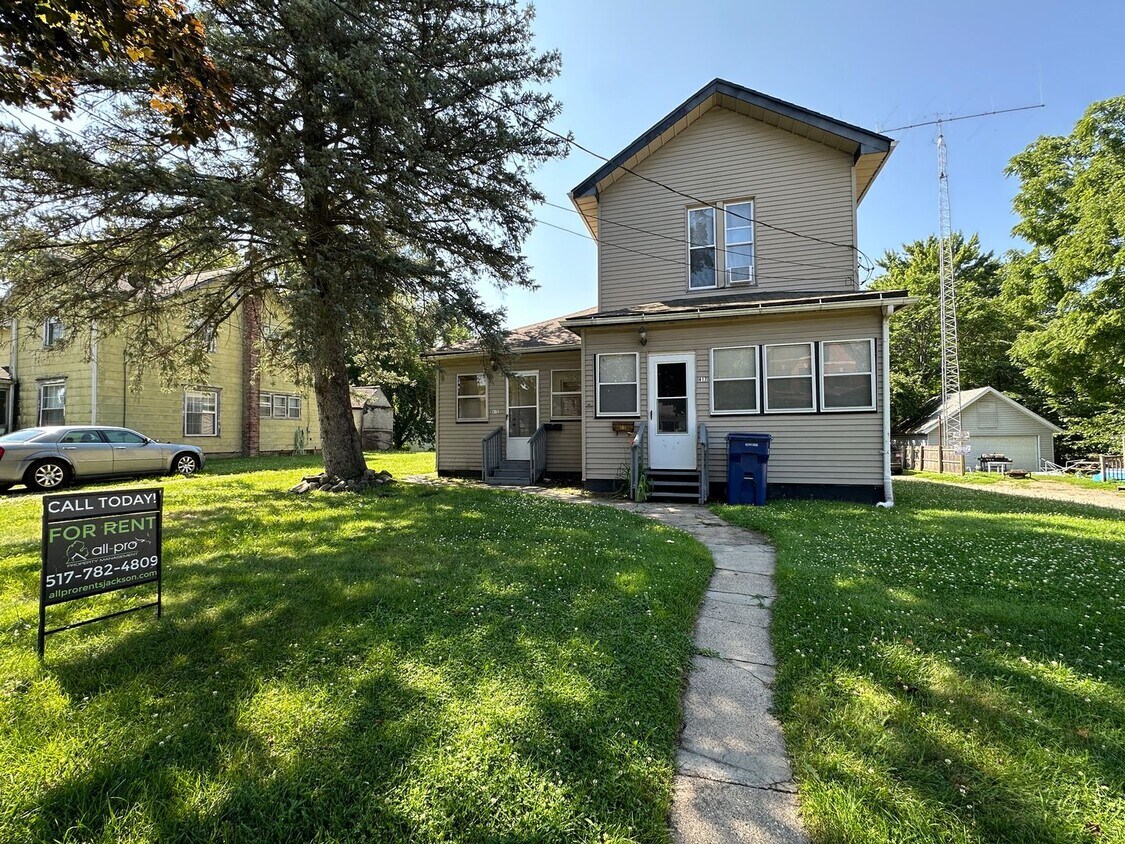 415417 W Ganson St Unit 415, Jackson, MI 49201 Room for Rent in