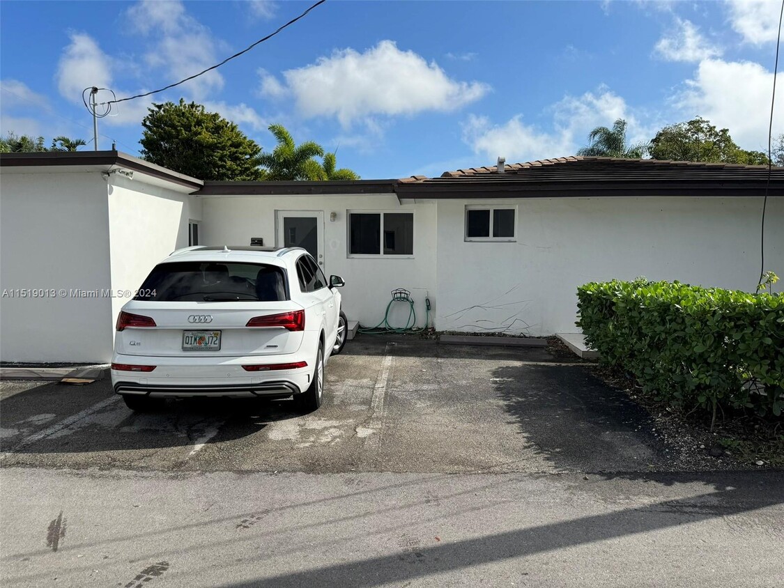 Primary Photo - 337 Mendoza Ave