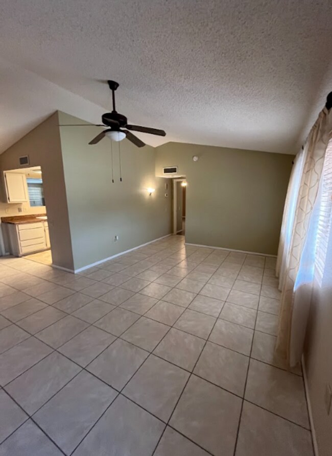 Building Photo - Beautiful Move In Ready Home In Age Restri...