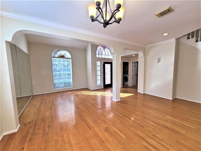 Foto del edificio - 1719 Abellfield Ln