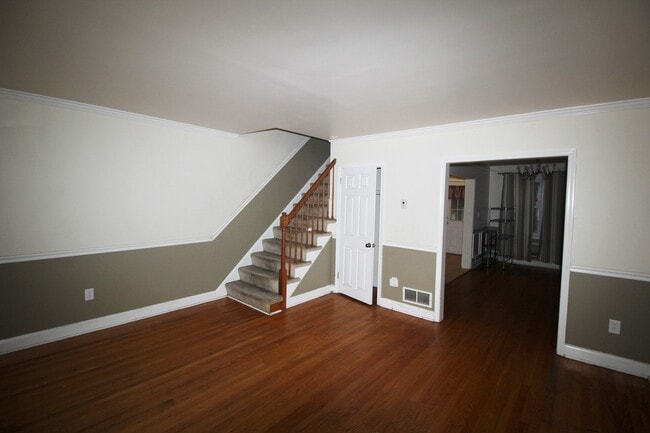 Building Photo - 2111 Redthorn Rd