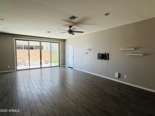 Foto del edificio - 944 E Anderson Ave