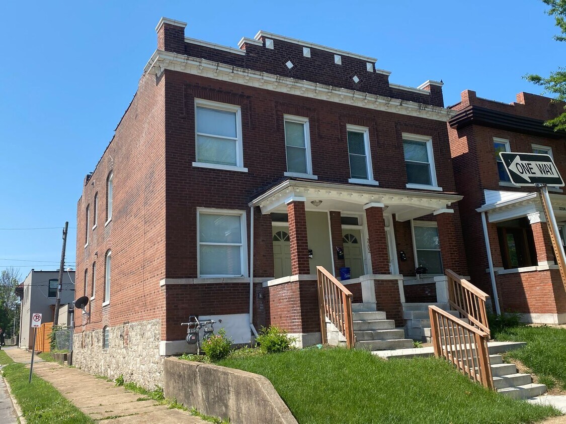3200 Henrietta St Unit 3202 A (2F), St. Louis, MO 63104 Room for
