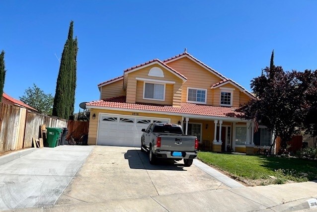 Foto del edificio - 3516 Emerald Ct