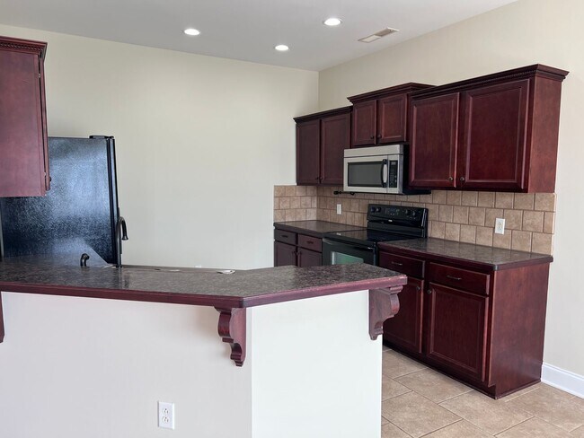 Foto del edificio - 4 Bdrm, 2 Bath, 2 Car Garage