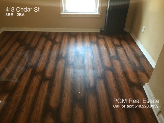 Foto del edificio - 418 Cedar St