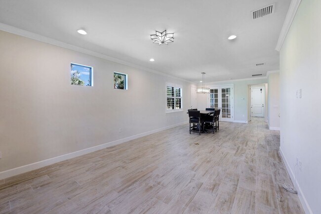 Building Photo - 7561 Jacaranda Ln