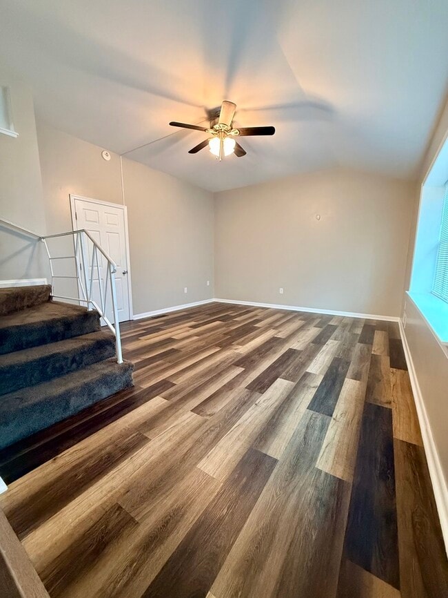 Foto del edificio - 3211 St Lukes Ln