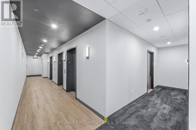Building Photo - 1037 The Queensway