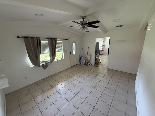 Building Photo - 1014 Loma Linda