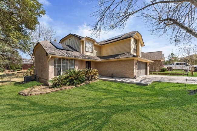 Building Photo - 228 April Waters Dr W