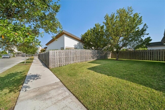 Building Photo - 7635 NW 103rd Pl