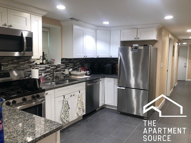 Foto del edificio - 2651 W Armitage Ave