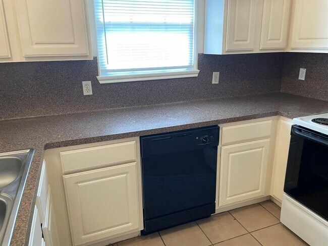 Building Photo - 11810 Greenshire Dr
