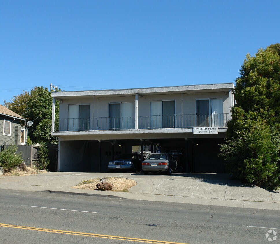 Building Photo - 910-918 Maine St