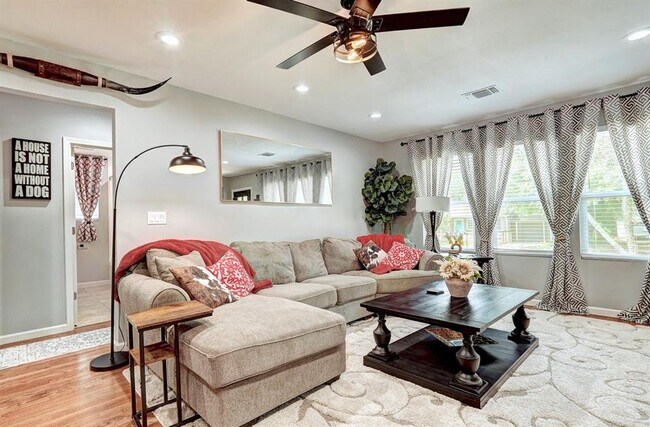 Foto del edificio - 1032 E 43rd St