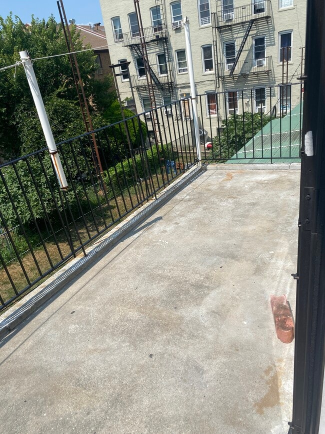 Foto del edificio - 8726 19th Ave