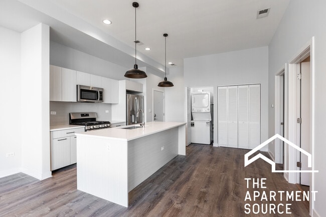 Photo - 2247 W Lawrence Ave Apartment