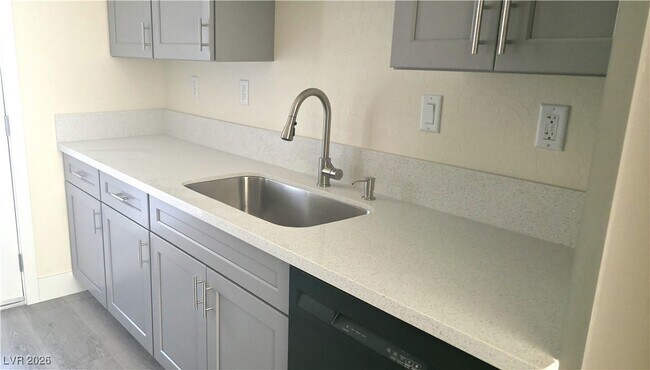 Foto del edificio - 1060 S Nail Crk Ct