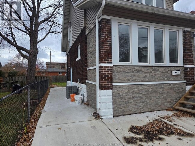 Building Photo - 3284 Baby St