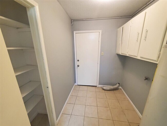 Foto del edificio - 12816 Shannon Hills Dr